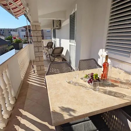 Modern 3br In With Balcony Or Terrace, Free Parking & Ac *