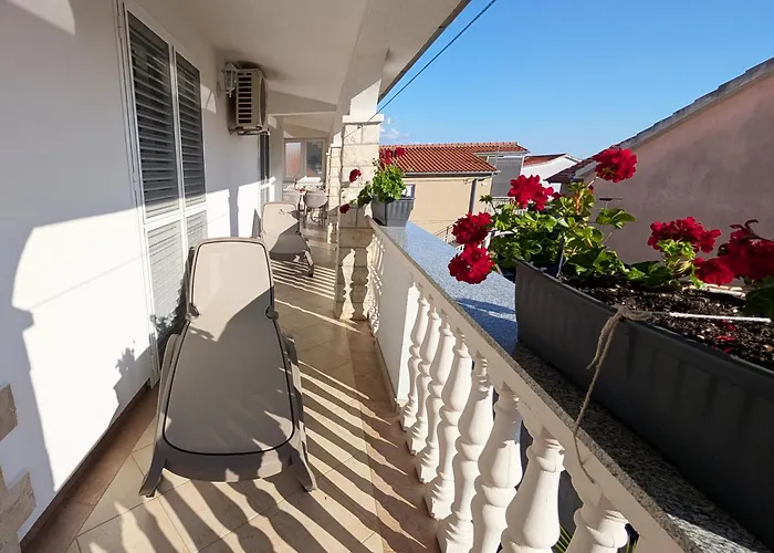 Ilic - Spacious 3 Bedroom Units - Easy Access & Private Carport Apartamento *