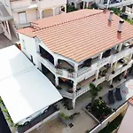 Easy Zadar Acces - 3Br & Balcony Or Terrace Units -Carport -Bbq -Ac * Zadar