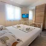 Easy Zadar Acces - 3Br & Balcony Or Terrace Units -Carport -Bbq -Ac Apartment Zadar