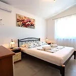 Easy Zadar Acces - 3Br & Balcony Or Terrace Units -Carport -Bbq -Ac * Zadar