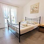 Easy Zadar Acces - 3Br & Balcony Or Terrace Units -Carport -Bbq -Ac