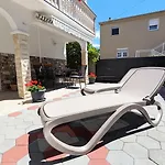Easy Zadar Acces - 3Br & Balcony Or Terrace Units -Carport -Bbq -Ac Apartment