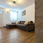 Apartment Easy Zadar Acces - 3Br & Balcony Or Terrace Units -Carport -Bbq -Ac Zadar