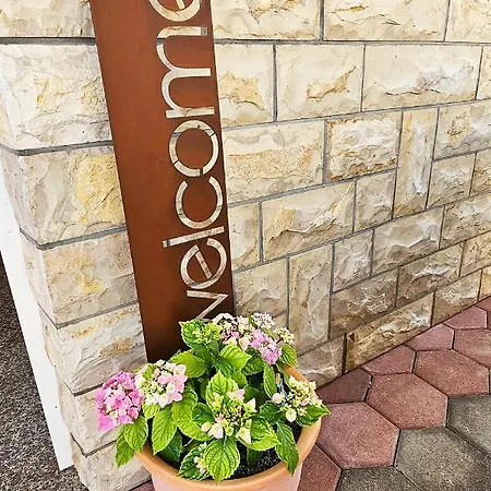 Modern 3br In With Balcony Or Terrace, Free Parking & Ac