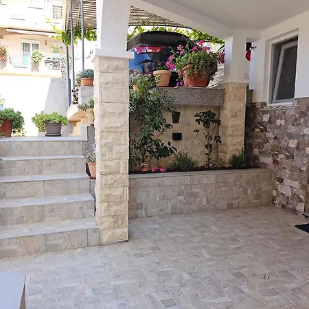 Apartment Modern 3br In With Balcony Or Terrace, Free Parking & Ac *