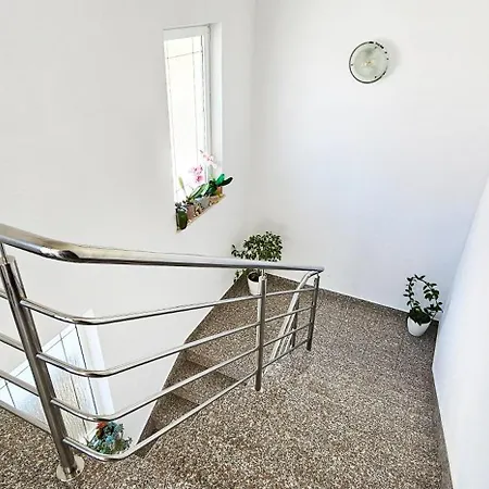 Apartment Modern 3br In With Balcony Or Terrace, Free Parking & Ac Zadar