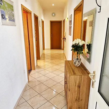 Apartmán Easy Acces - 3br & Balcony Or Terrace Units -carport -bbq -ac