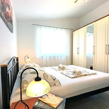 Easy Acces - 3br & Balcony Or Terrace Units -carport -bbq -ac アパート *