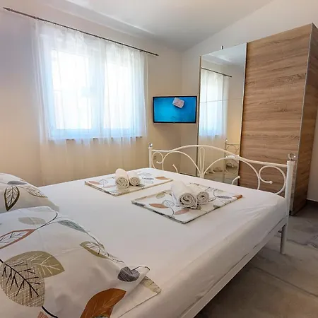 Modern 3br In With Balcony Or Terrace, Free Parking & Ac Apartment Zadar