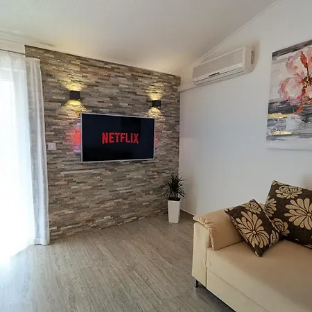 Apartment Modern 3br In With Balcony Or Terrace, Free Parking & Ac Zadar