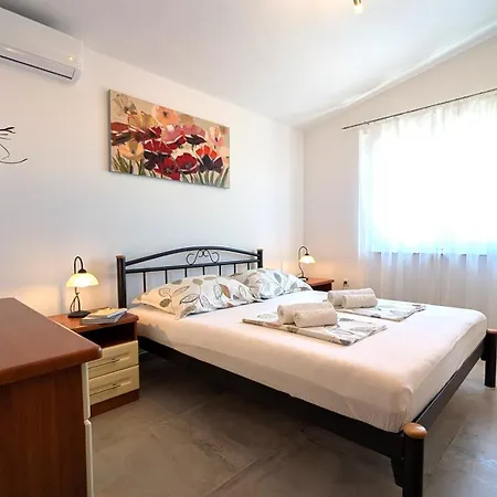 Easy Acces - 3br & Balcony Or Terrace Units -carport -bbq -ac * Zadar