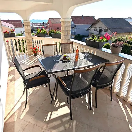 Apartmán Ilic - Spacious 3 Bedroom Units - Easy Access & Private Carport Zadar