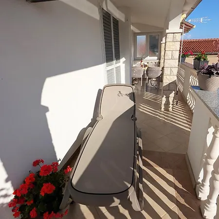Modern 3br In With Balcony Or Terrace, Free Parking & Ac Apartment