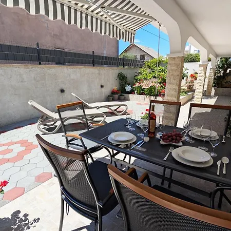 Modern 3br In With Balcony Or Terrace, Free Parking & Ac Apartment Zadar