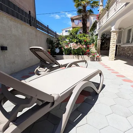 Apartment Modern 3br In With Balcony Or Terrace, Free Parking & Ac Zadar