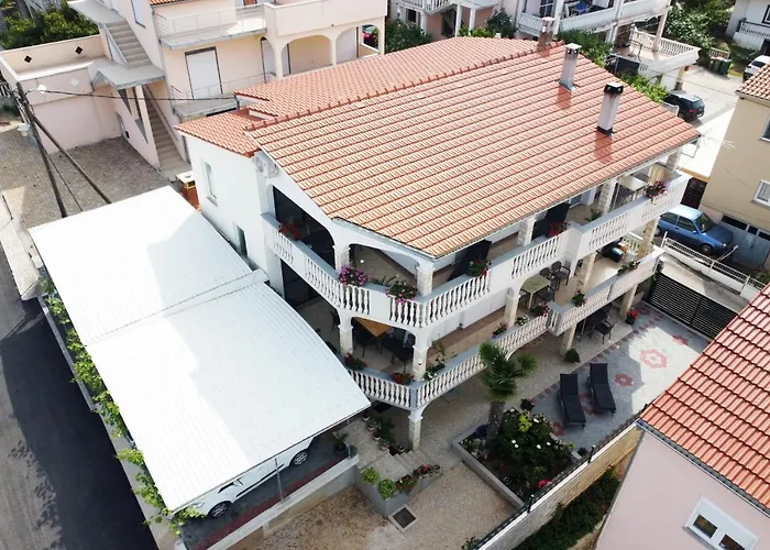 Ilic - Spacious 3 Bedroom Units - Easy Access & Private Carport * Zadar