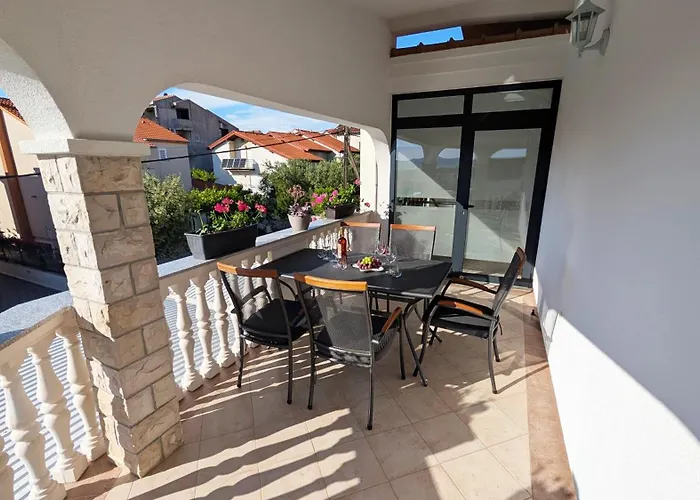 Ilic - Spacious 3 Bedroom Units - Easy Access & Private Carport Zadar