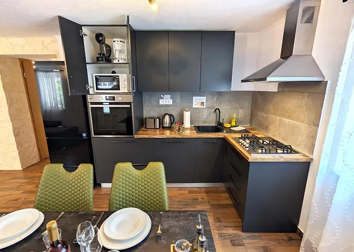 Apartmán Ilic - Spacious 3 Bedroom Units - Easy Access & Private Carport Zadar